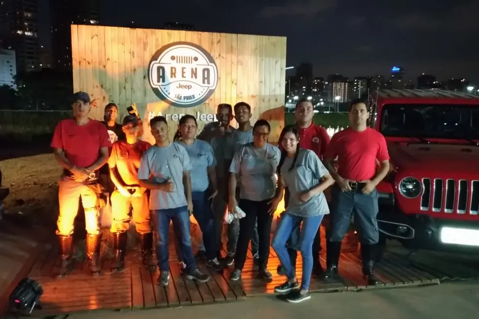 Equipe da Boxer reunida na operação de um evento noturno